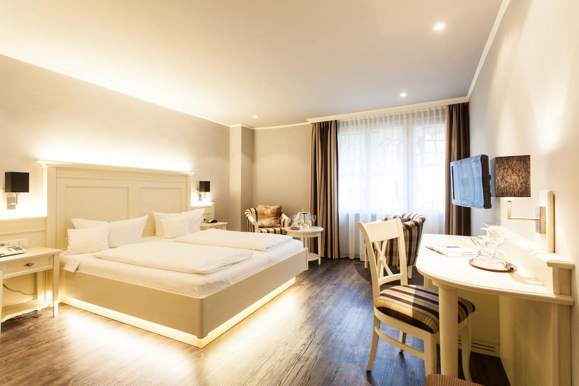 Romantik Hotel Zur Sonne Badenweiler Buitenkant foto