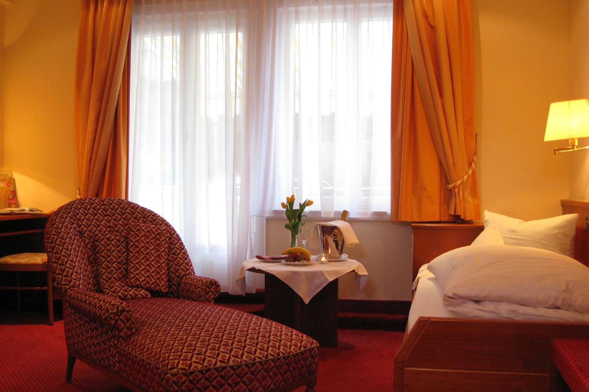 Romantik Hotel Zur Sonne Badenweiler Buitenkant foto